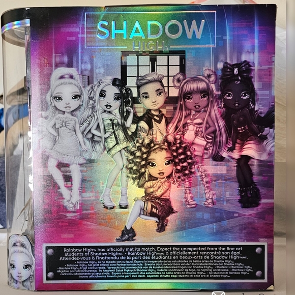 Rainbow High Shadow Luna Madison Doll - Picture 5 of 8